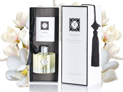 TEMPLE MAGNOLIA & MYRRH REED DIFFUSER has an exotic sensual scent inspired by the graceful magnolia flower.  Deep and rich, with heart notes of Oriental myrrh, musk and amber delicately wrapped in the sweet floral scents of magnolia, jasmine & heliotrope with base notes of layered vanilla tonka bean & vetiver. 